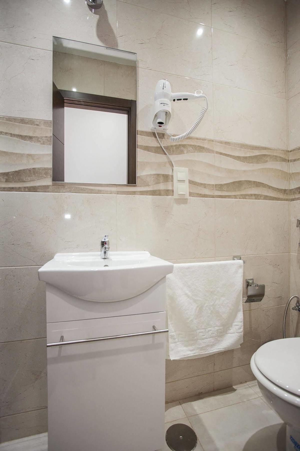 Hostal Rincon De Sol - Centro Madrid - Self Checkin Kültér fotó